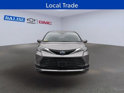 Used 2023 Toyota Sienna LE AWD/4WD image 6