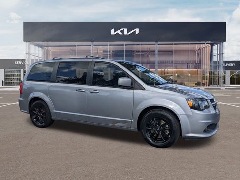 Used 2019 Dodge Grand Caravan GT image 2