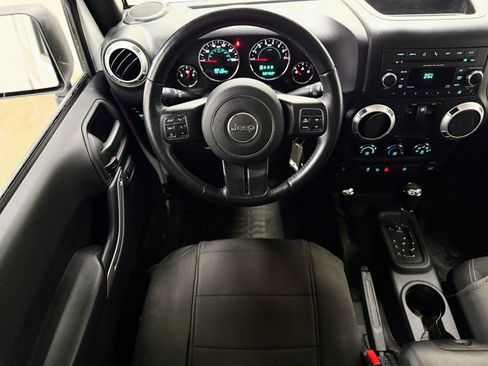 Used 2016 Jeep Wrangler Rubicon w/ Power Convenience Group image 2