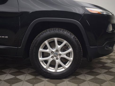 Used 2015 Jeep Cherokee Latitude w/ Cold Weather Group AWD/4WD image 25