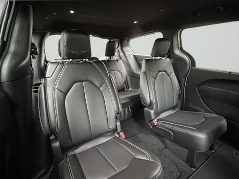 New 2025 Chrysler Pacifica Select AWD/4WD image 27