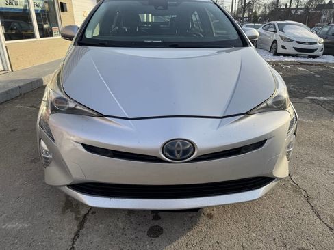 Used 2017 Toyota Prius Three Touring image 4