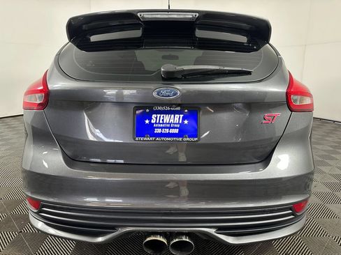 Used 2017 Ford Focus ST FWD image 4