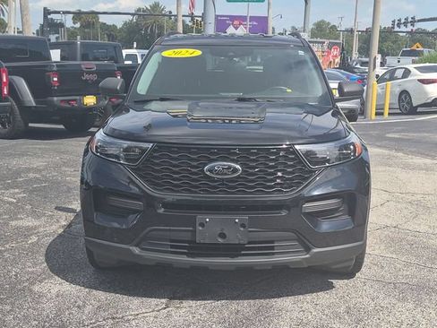 Used 2024 Ford Explorer XLT RWD image 2