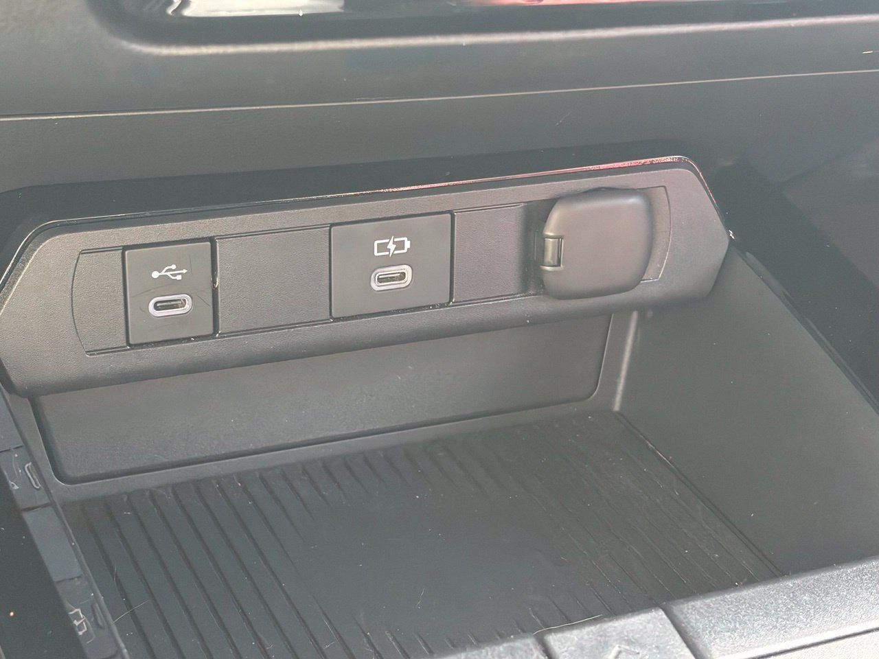 Used 2024 Toyota Prius Limited FWD image 9