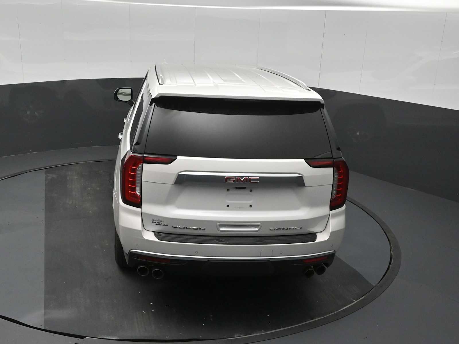 Used 2024 GMC Yukon Denali w/ Advanced Technology Package AWD/4WD image 23