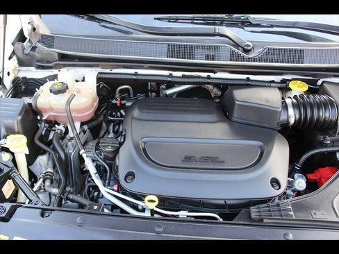 Used 2022 Chrysler Pacifica Touring-L FWD image 35