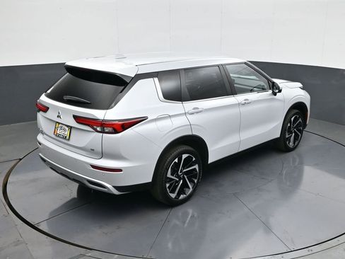 Used 2024 Mitsubishi Outlander SE image 18