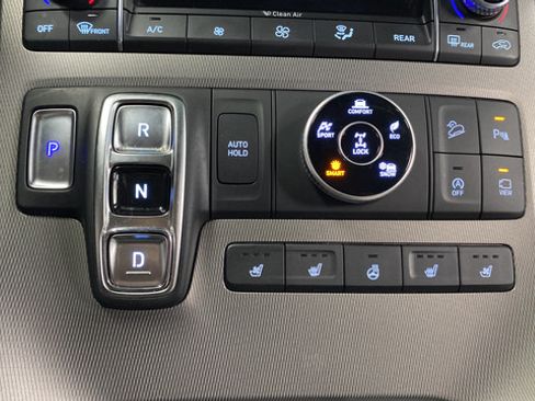 Used 2022 Hyundai Palisade Limited w/ Winter Package AWD/4WD image 19