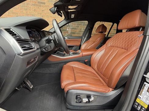 Used 2022 BMW X5 M50i w/ Executive Package image 5