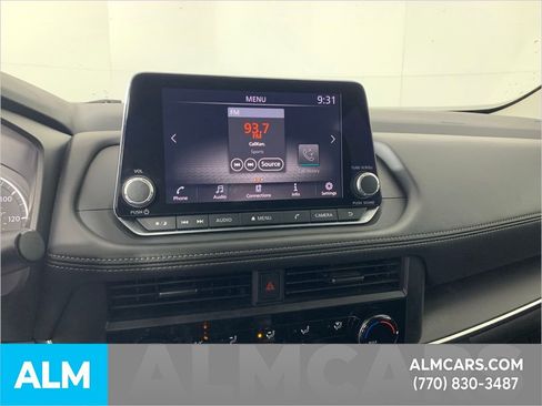 Used 2024 Nissan Rogue S image 28