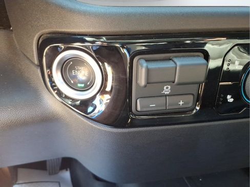 Used 2025 Chevrolet Silverado 1500 LT AWD/4WD image 30