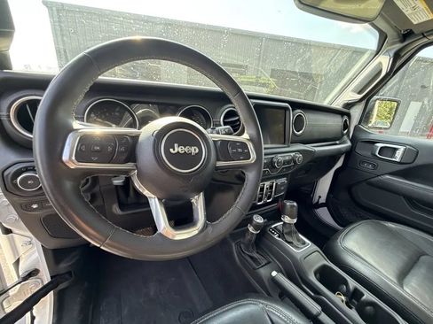 Used 2023 Jeep Wrangler Unlimited Sahara w/ Cold Weather Group AWD/4WD image 7