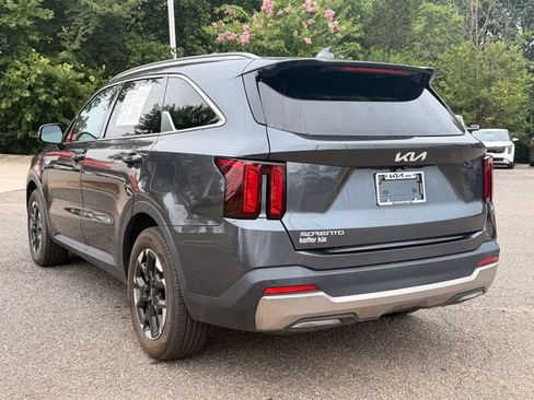 Certified 2024 Kia Sorento S FWD image 3