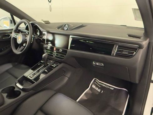New 2026 Porsche Macan image 5