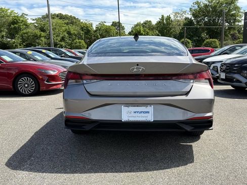 Certified 2023 Hyundai Elantra SE w/ Preferred Accessory Package FWD image 6
