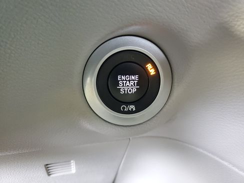 Used 2017 Chrysler Pacifica LX FWD image 30