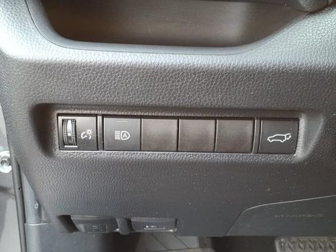 Used 2019 Toyota RAV4 XLE w/ Convenience Package AWD/4WD image 18