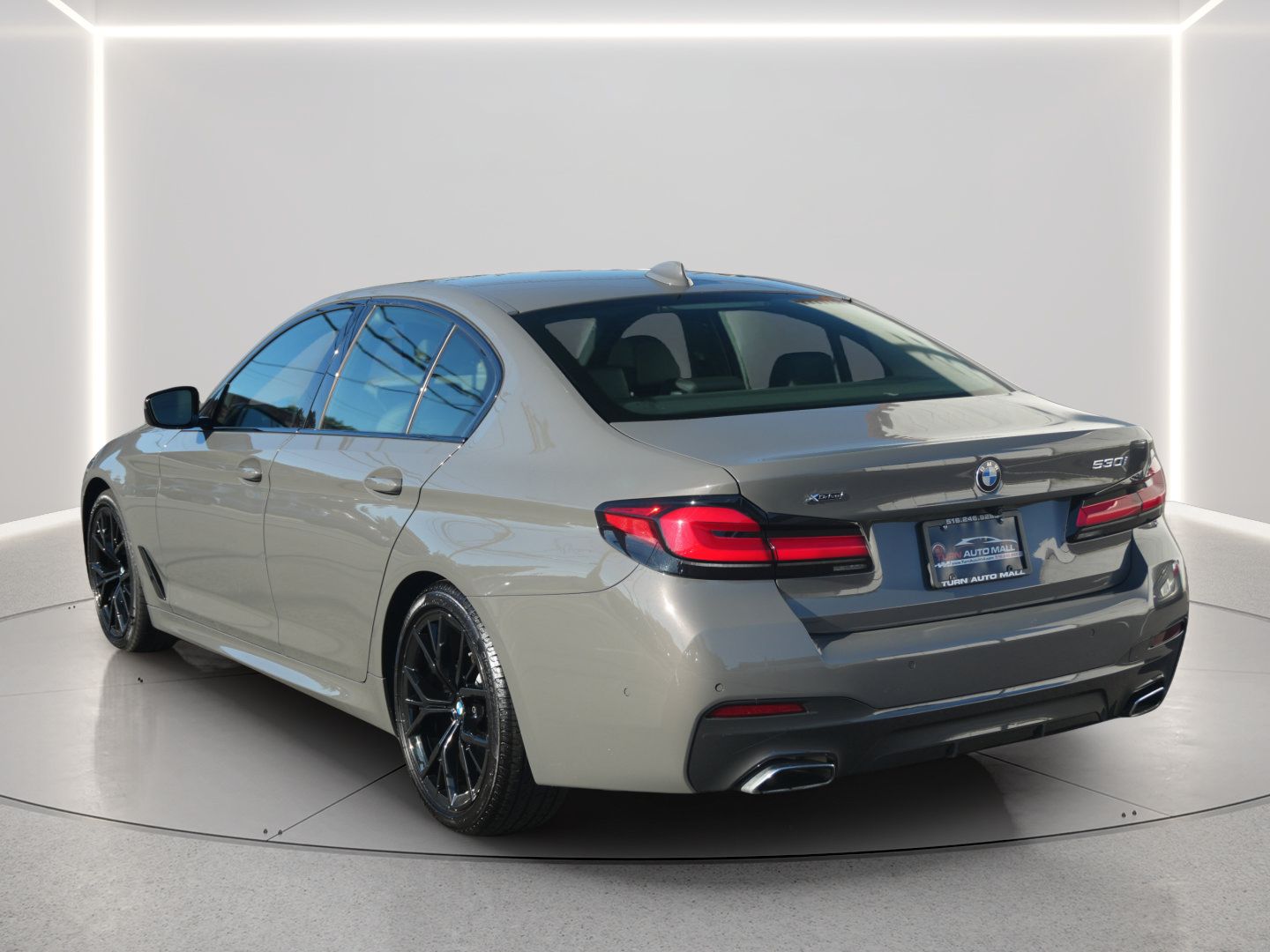 Used 2021 BMW 530i xDrive w/ M Sport Package AWD/4WD image 3