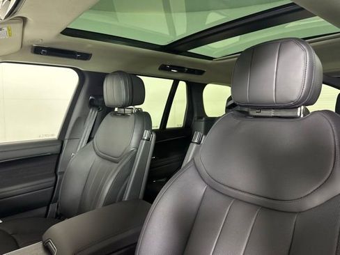 Certified 2026 Land Rover Range Rover SE image 28