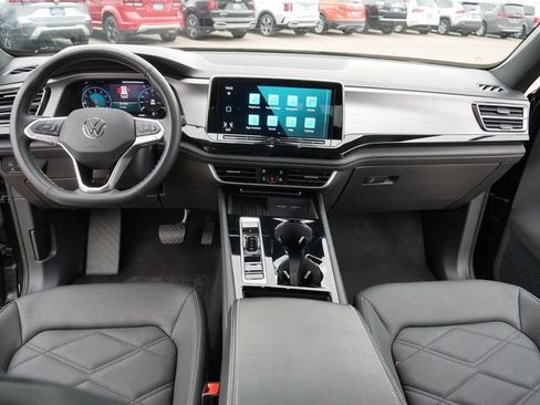 Certified 2025 Volkswagen Atlas Cross Sport SE FWD image 22