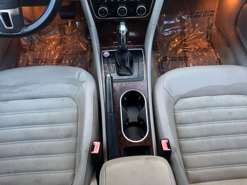 Used 2013 Volkswagen Passat TDI SEL Premium image 24