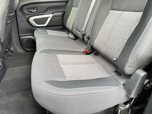 Used 2020 Nissan Titan SV image 6