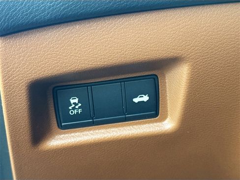 Used 2023 INFINITI Q50 Sensory image 11