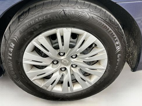 Used 2014 Toyota Camry LE image 11