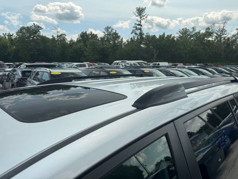 Used 2012 Toyota Highlander SE w/ Tow Pkg AWD/4WD image 14