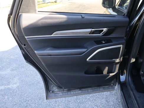 Used 2022 Kia Telluride EX w/ EX Premium Package AWD/4WD image 11