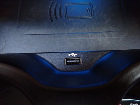 Used 2022 BMW 530e xDrive w/ Premium Package image 17