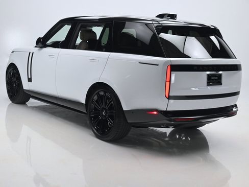 Used 2025 Land Rover Range Rover Long Wheelbase Autobiography image 4