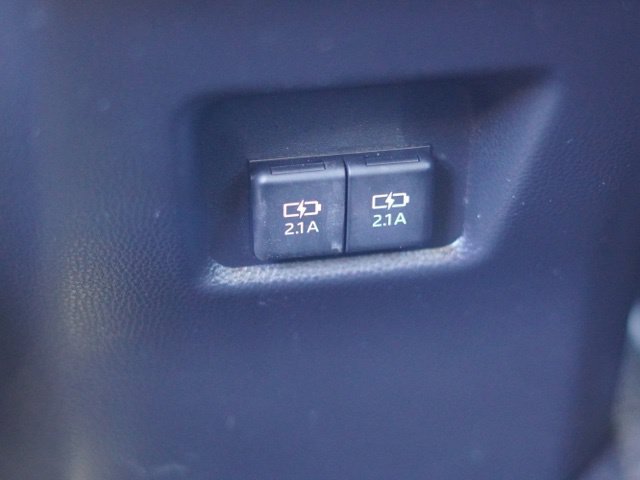 Used 2021 Toyota RAV4 XLE Premium w/ Carpet Mat Package (TMS) FWD image 34