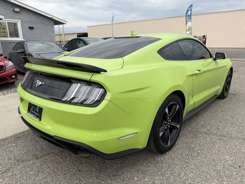 Used 2020 Ford Mustang Coupe RWD image 4