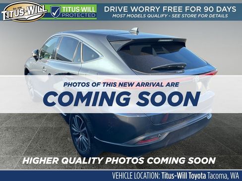 Used 2021 Toyota Venza LE image 3