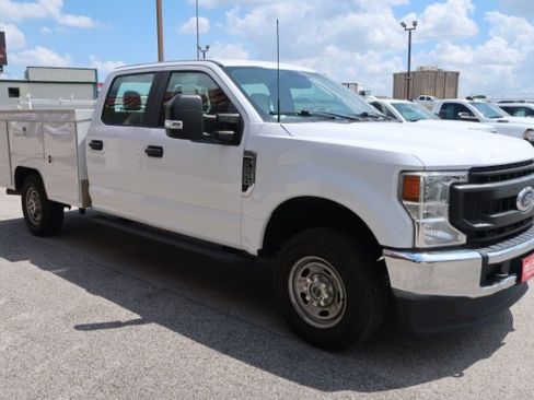 Used 2022 Ford F250 XL w/ Power Equipment Group AWD/4WD image 3