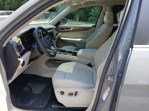 New 2026 Volkswagen Atlas SE FWD image 9