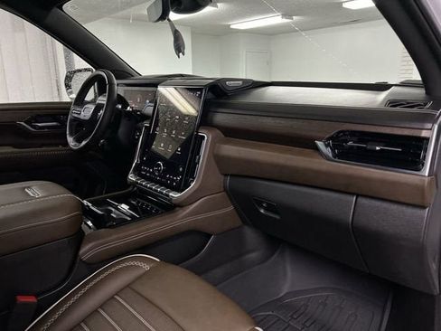 Certified 2025 GMC Yukon XL Denali Ultimate AWD/4WD image 30