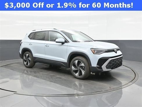 New 2026 Volkswagen Taos SE image 1