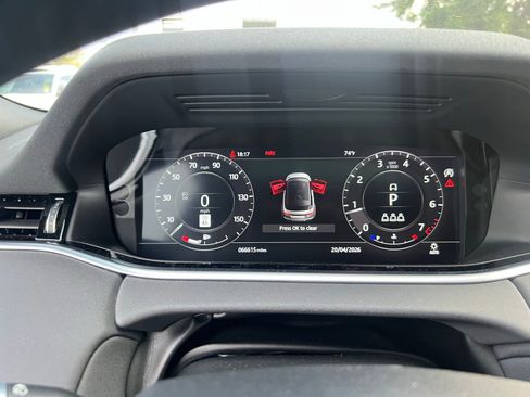 Used 2020 Land Rover Range Rover Evoque SE image 32