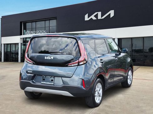 Used 2025 Kia Soul LX w/ LX Technology Package FWD image 5