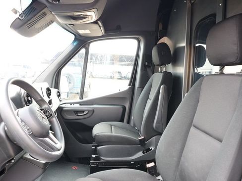 Used 2024 Mercedes-Benz Sprinter 2500 w/ Acoustic Package image 18