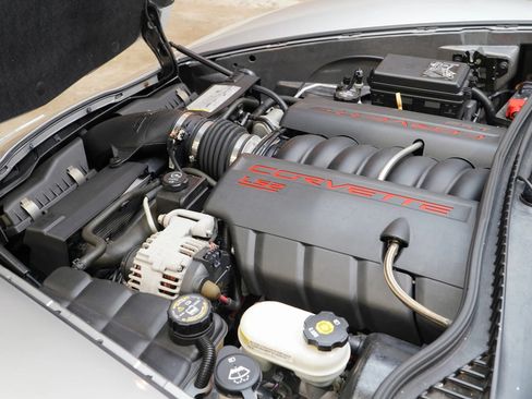 Used 2006 Chevrolet Corvette Coupe w/ Preferred Equipment Group RWD image 30