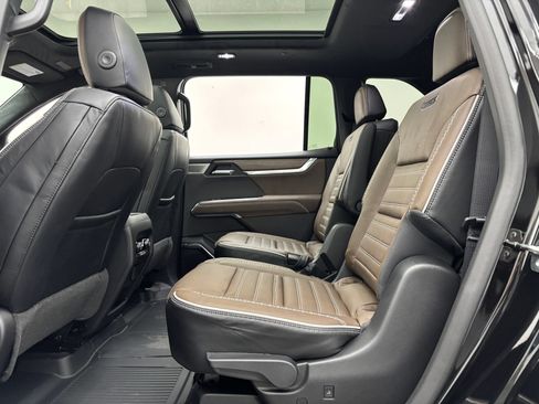 New 2026 GMC Acadia Denali Ultimate w/ LPO, Floor Liner Package AWD/4WD image 46