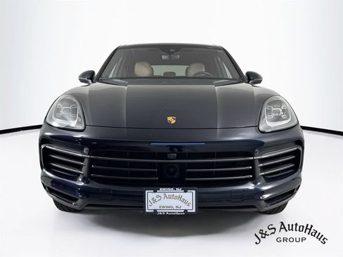 Used 2023 Porsche Cayenne Platinum Edition AWD/4WD image 2