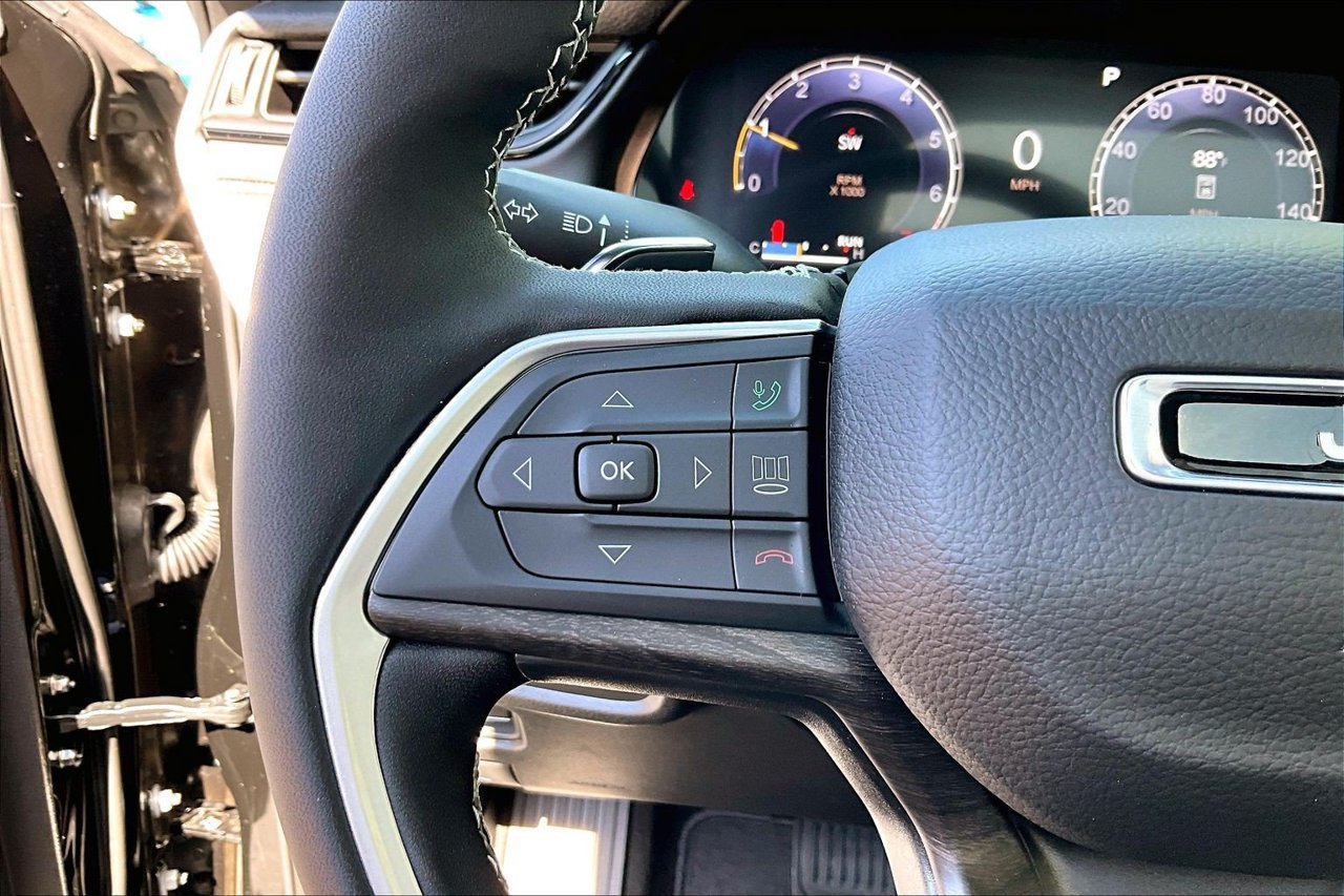 New 2027 Jeep Grand Cherokee Altitude RWD image 27