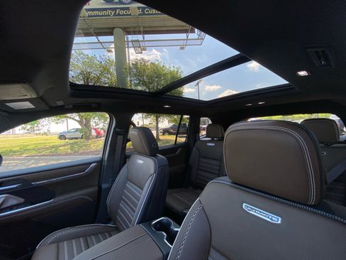 New 2026 GMC Acadia Denali Ultimate w/ LPO, Floor Liner Package AWD/4WD image 19