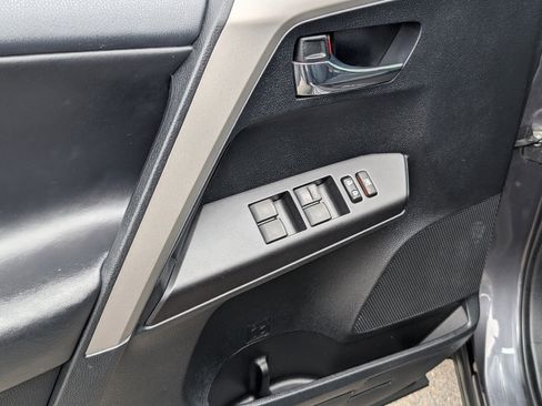 Used 2018 Toyota RAV4 XLE FWD image 15