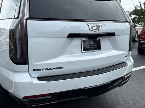 Certified 2026 Cadillac Escalade Platinum Sport w/ LPO, ONYX Package AWD/4WD image 10